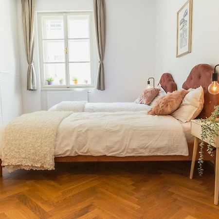 Top Location City Centre Condo In Historic Building With Free Garage Parking Lubiana Esterno foto