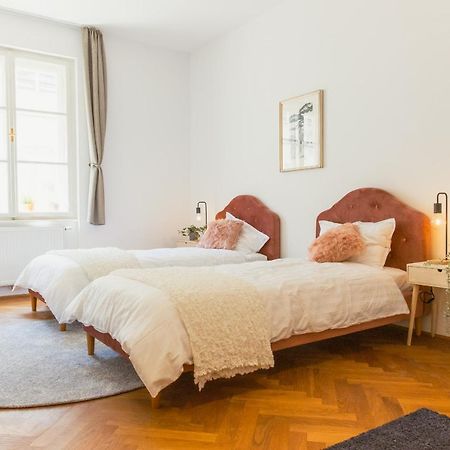 Top Location City Centre Condo In Historic Building With Free Garage Parking Lubiana Esterno foto