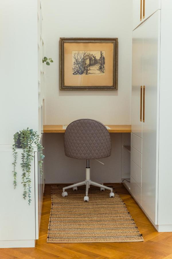 Top Location City Centre Condo In Historic Building With Free Garage Parking Lubiana Esterno foto