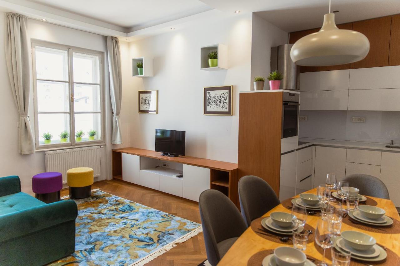 Top Location City Centre Condo In Historic Building With Free Garage Parking Lubiana Esterno foto