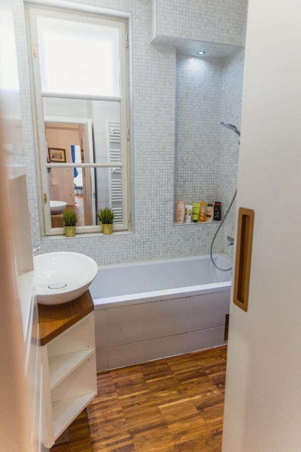 Top Location City Centre Condo In Historic Building With Free Garage Parking Lubiana Esterno foto